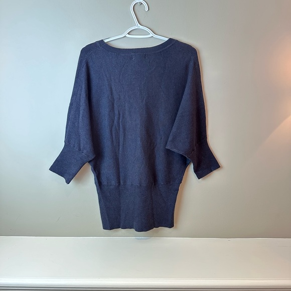 NWOT Lilibeu black v-neck 3/4 sleeve sweater medium - Picture 3 of 4